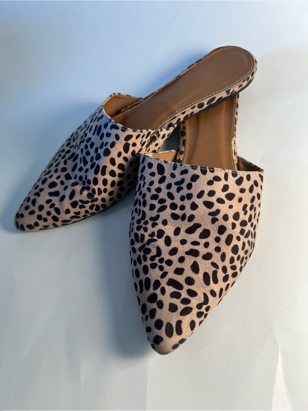 Leopard-Print Pointed Toe Slip-On Mules in Beige and Black Size 10
